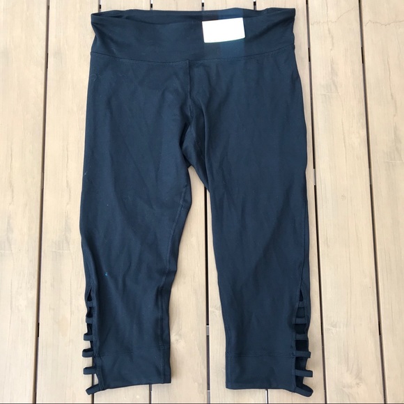 Target Champion Duo Dry Capri Leggings - Picture 4 of 7